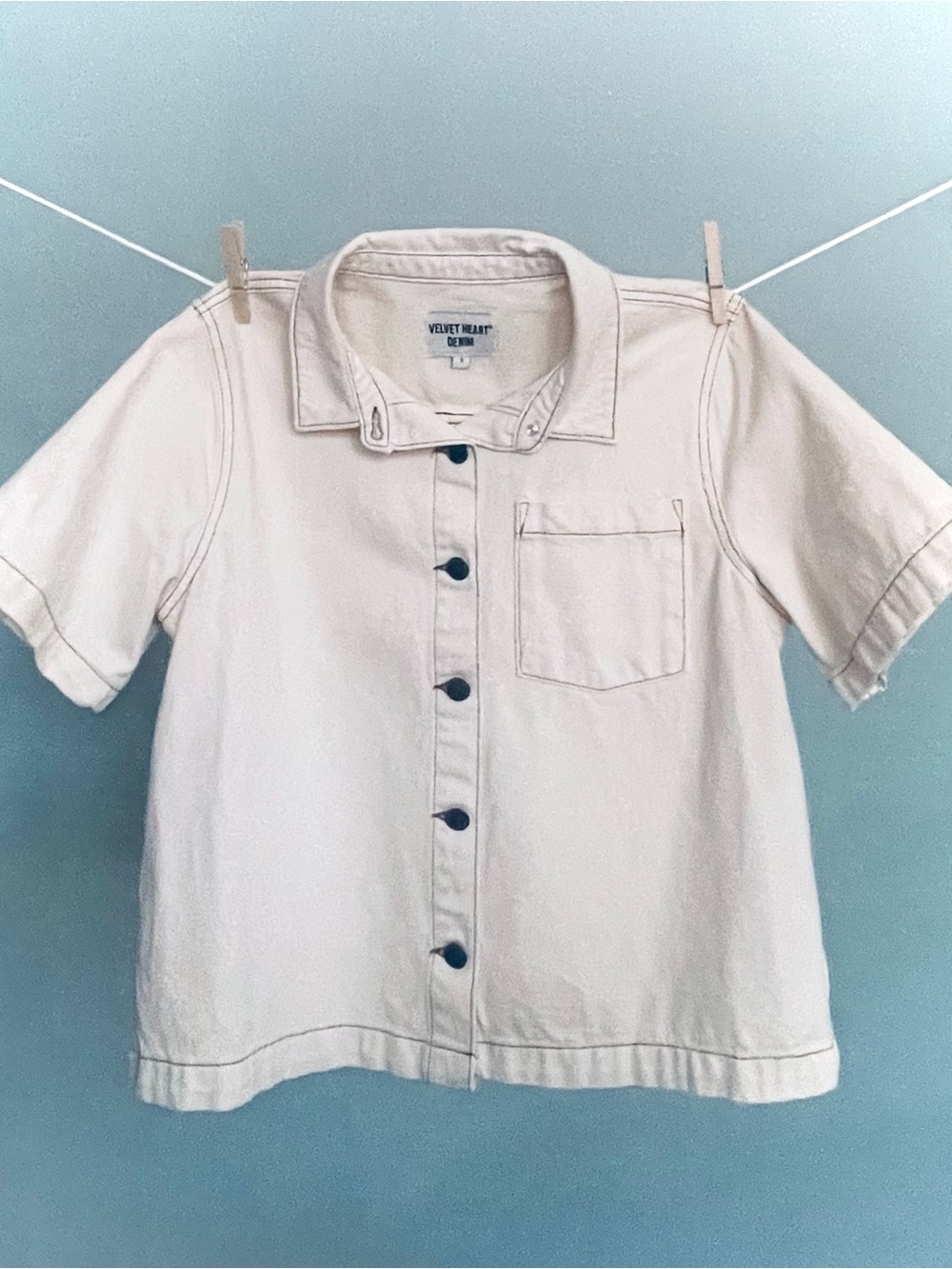 Velvet Heart Cream Short Sleeve Button-Down Shirt for Women / Medium Size